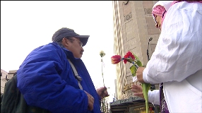 Photos: Students give flowers, aim to help public understand Muslim religion in Washington
