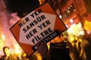 Auseinandersetzung zwischen Polizei und Demonstranten in Istanbul