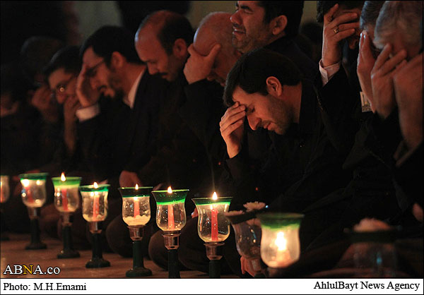 Besonderes Ritual im Schrein von Hasrat Fatima Masuma in Qom