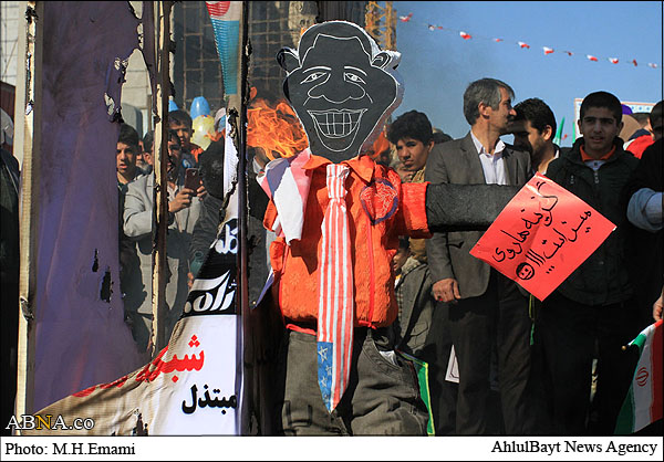 تصویری رپورٹ/ انقلاب اسلامی کی ۳۵ ویں سالگرہ کے موقع پر قم میں عظیم الشان ریلیاں(۱)