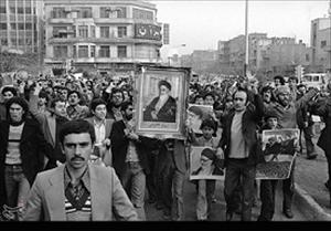 ¿Por qué la Revolución iraní triunfó y los levantamientos árabes fracasaron?