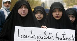 Frankreich verbietet Kopftuch auf der Arbeit