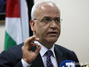 عريقات يدعو كيري للالتزام بالقانون الدولي في مقترحاته للسلام مع إسرائيل