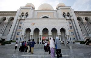 Malaysia: Judge Dismisses Charges Against Three Shia Muslims