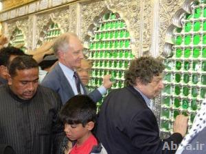 بالصور / وفد أكاديمي جامعي عالمي يزور مرقد الإمام علي (ع) في النجف الأشرف