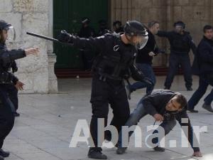 القوات الإسرائيلية تقتحم باحات المسجد الأقصى وتعتقل 3 شبان