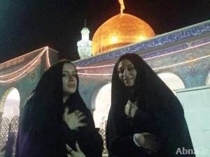 بالصور / اعلامية مسيحية تزور ضريحي السيدة زينب (ع) والإمام الرضا (ع)
