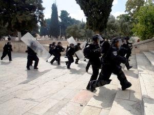 سلطات الاحتلال الإسرائيلي تفرض إجراءات مشددة على وصول الفلسطينيين للمسجد الأقصى