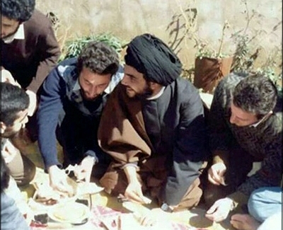 صورة قديمة ونادرة للسيد حسن نصرالله
