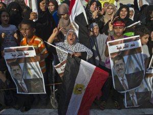 الأمن المصري يطلق الغاز على مسيرة لأنصار «مرسي»