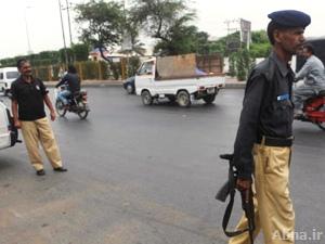 مقتل واصابة 15 من عناصر الشرطة الباكستانية بانفجار عبوة ناسفة استهدفت موكبهم