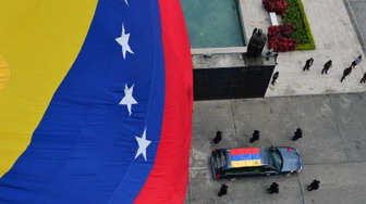 Les députés iraniens arrivent à Caracas pour commémorer Chavez
