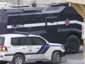 بالصور / الأمن البحريني يغلق طرق فرعية في "سترة" لإجبار المواطنين على المرور بنقاط التفتيش