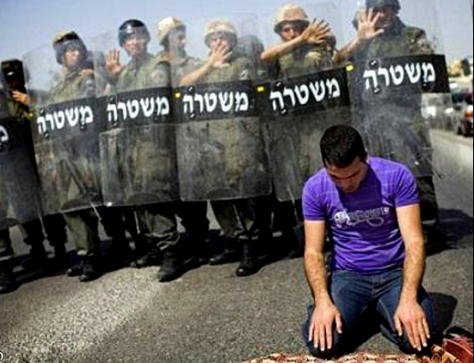 Image / Praying Under Israeli Guns