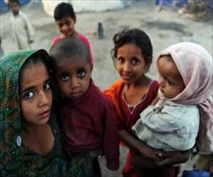 تھر میں شدید قحط سالی کی صورت حال کا جائزہ لینے کے لیے نواز شریف کا دورہ