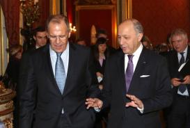 Ukraine: Fabius menace la Russie de sanctions dès cette semaine