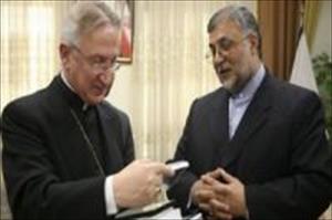 Irán y Vaticano apoyan a un mundo sin violencia