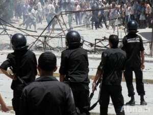 الأمن التونسي يُفرق بالقنابل المسيلة للدموع محتجين على إستمرار غلق معبر حدودي مع ليبيا