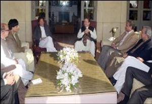 طالبان کے ساتھ مذاکرات پہلی ترجیح، آپریشن آخری آپشن ہونا چاہیے: عمران خان