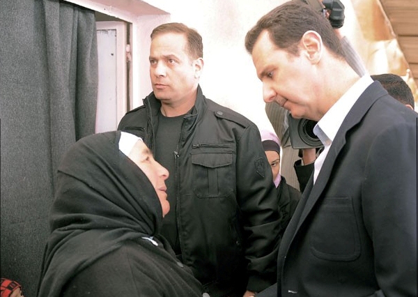 Al-Assad Visits Displaced Outside Capital / Pics
