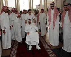 السلطات السعودية تحاكم 3 أشخاص انتقدوا آل سعود على "تويتر"
