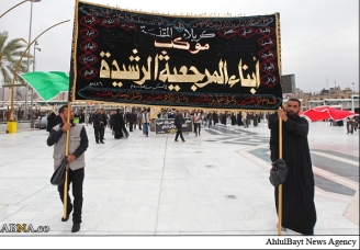 İmam Hüseyin'in Türbesinde annesine matem / Foto 