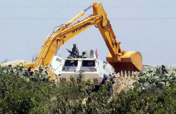 قوات الجيش المصري تدمر 25 نفقا بشمال سيناء