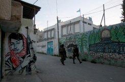 وفاة فلسطينية اثر استنشاقها للغاز المسيل للدموع