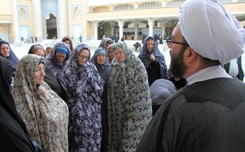 عیسائی خواتین کی حرم حضرت معصومہ(س) میں حاضری