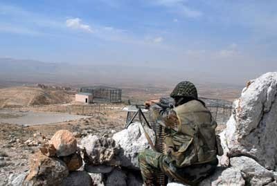 L'armée découvre une usine pour la fabrication des charges explosives et des roquettes à Qalamoun