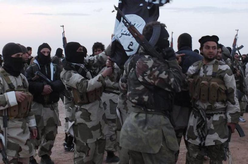بالصورة / رؤوس المواطنين السوريين بعد الذبح في مدينة الرقة على يد تنظيم "داعش" الإرهابي (18+)