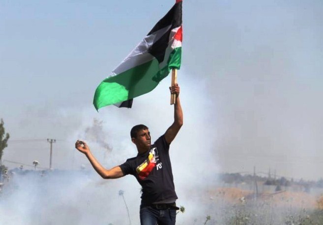 مواجهات بين جيش الاحتلال الإسرائيلي وفلسطينيين خلال تظاهرة لنصرة المسجد الأقصى شرق غزة