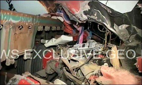 سکھر:مسافر کوچ حادثے کا شکار،ہلاکتوں کی تعداد 42 ہوگئی   	
