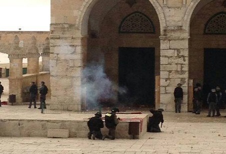  East Jerusalem Mufti: Israel Threw Stun Grenades into Al Aqsa