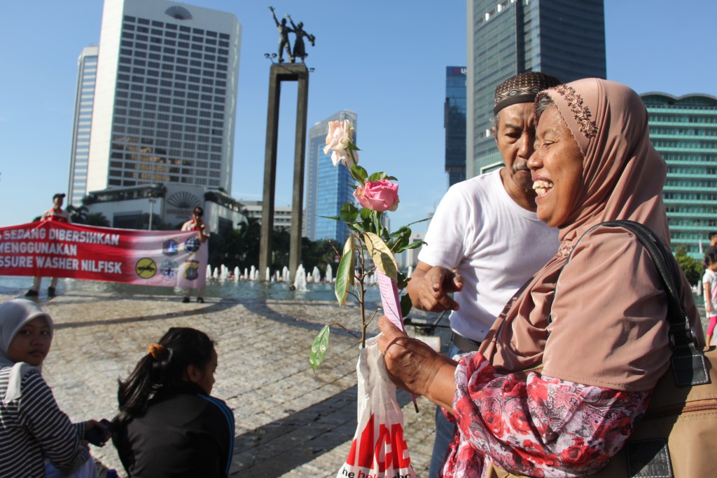 Bagi-Bagi Bunga ABI Meriahkan Ultah Putri Nabi