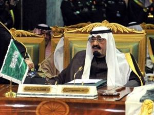 الملك السعودي يقيل «عبدالعزيز بن فهد» من مجلس الوزراء ويعين مكانه «محمد بن سلمان»