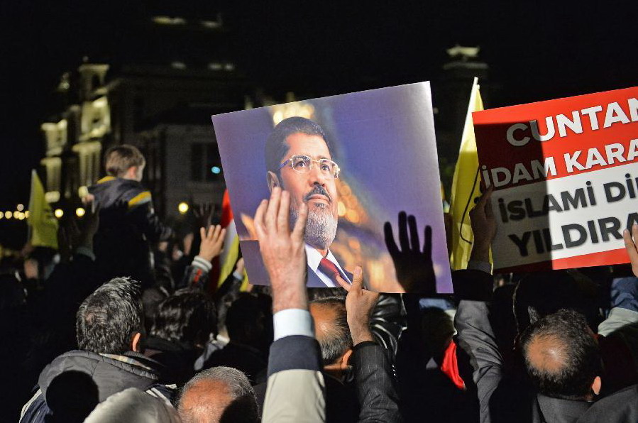 Des manifestants turcs envahissent le consulat égyptien à Istanbul
