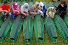 Opfer-Angehörige des Massakers an Muslimen beim Bosnienkrieg klagen gegen die Niederlanden 