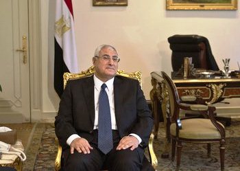 الرئيس المصري المؤقت يطالب المواطنين بالتكاتف من أجل "إجتثاث الإرهاب"