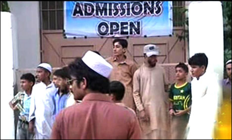 کراچی میں اسکول پرنسپل اور وکیل سمیت 8 شہریوں کا قتل   	