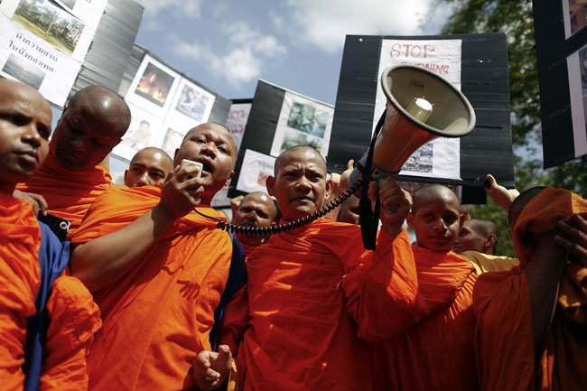 Rakhine Buddhists propose raising army against Rohingya