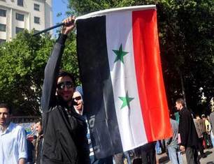 المدنيون السوريون يدخلون حمص بعد إخراج المسلحين منها