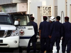 قوات النظام البحريني تحاصر منازل عدد من آباء الشهداء ونشطاء
