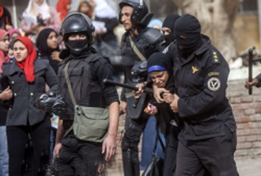 سیکیورٹی فورسز کا جامعۃ الازہر کے ہوسٹل پر حملہ
