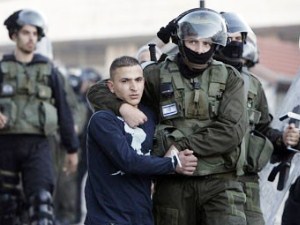 جيش الاحتلال الإسرائيلي يعتقل 5 فلسطينيين بالضفة الغربية