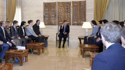 Al-Assad à une délégation représentant le gouvernorat de Hama : La Syrie progresse fermement vers la victoire
