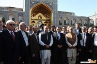 پاکستان کے وزیر اعظم کی حرم مطہر رضوی میں حاضری