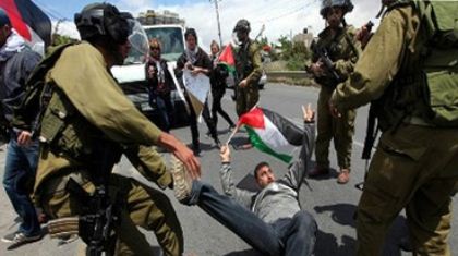 Les forces israéliennes répriment étudiant marche de la Journée de la Nakba
