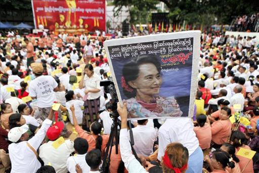 Des milliers de manifestants appellent à la réforme constitutionnelle au Myanmar
