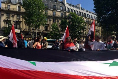 Sit-in à Paris en protestation contre la décision du gouvernement français relative à l'échéance présidentielle